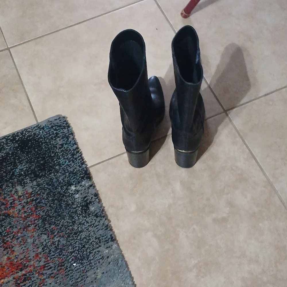 Boot - Picture 2 of 4